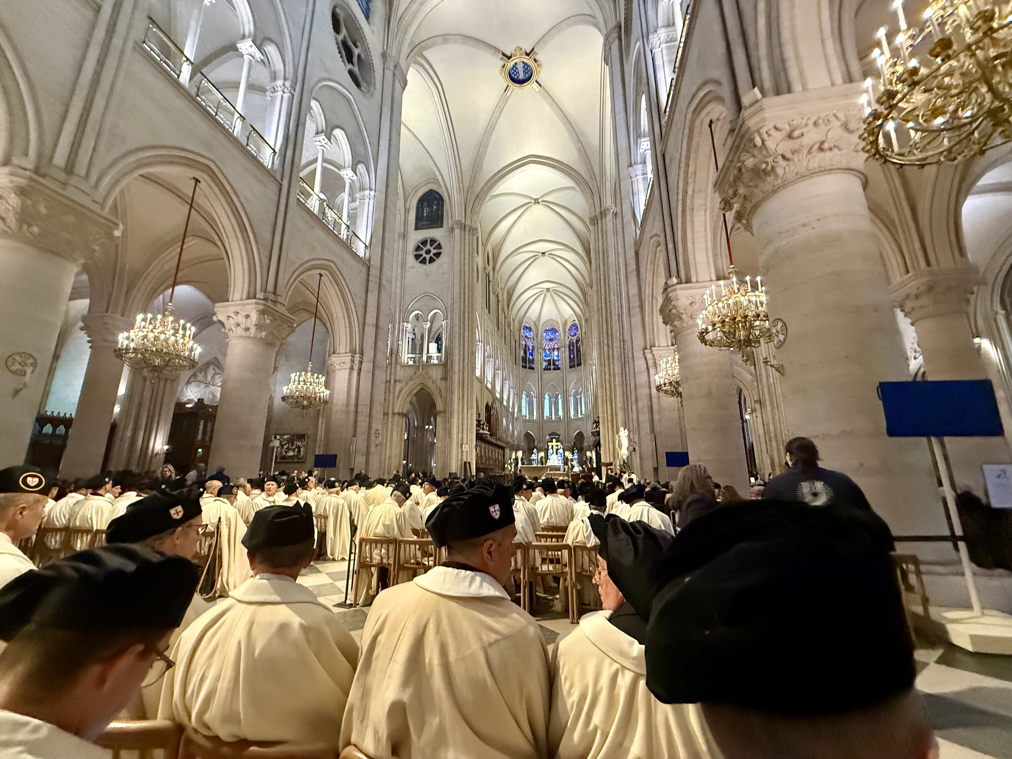 Procession des Chevaliers de l'Ordre lors de l'investiture à Notre-Dame de Paris